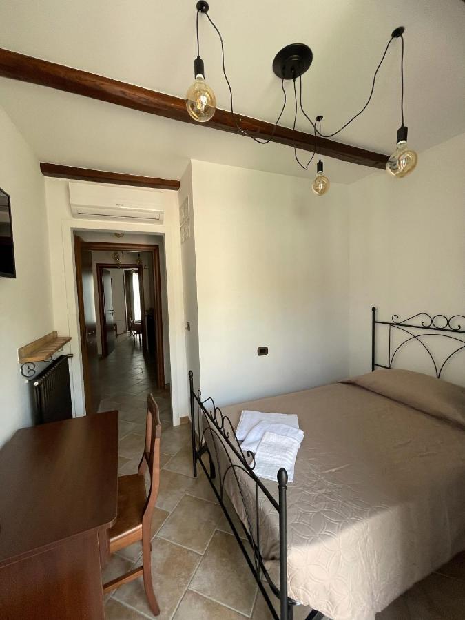 La Vie En Rose Bed & Breakfast Fondi Exterior foto